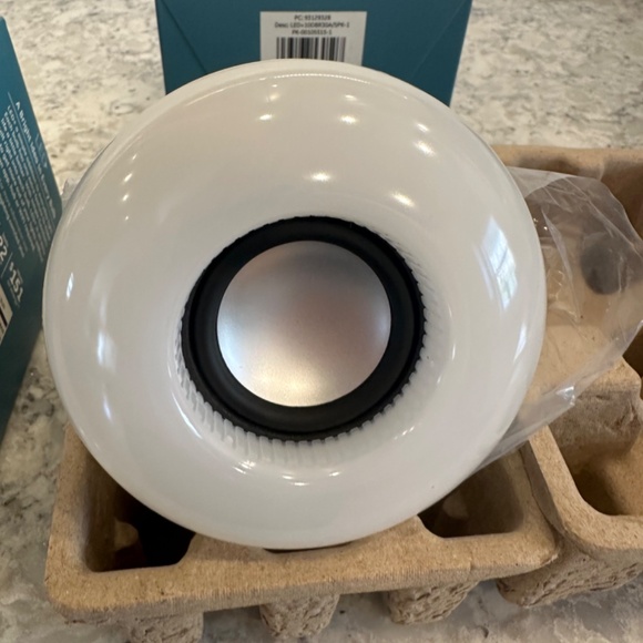 New Set of 2 GE Speaker Bluetooth Light Bulbs 65 watt soft white - Picture 3 of 8